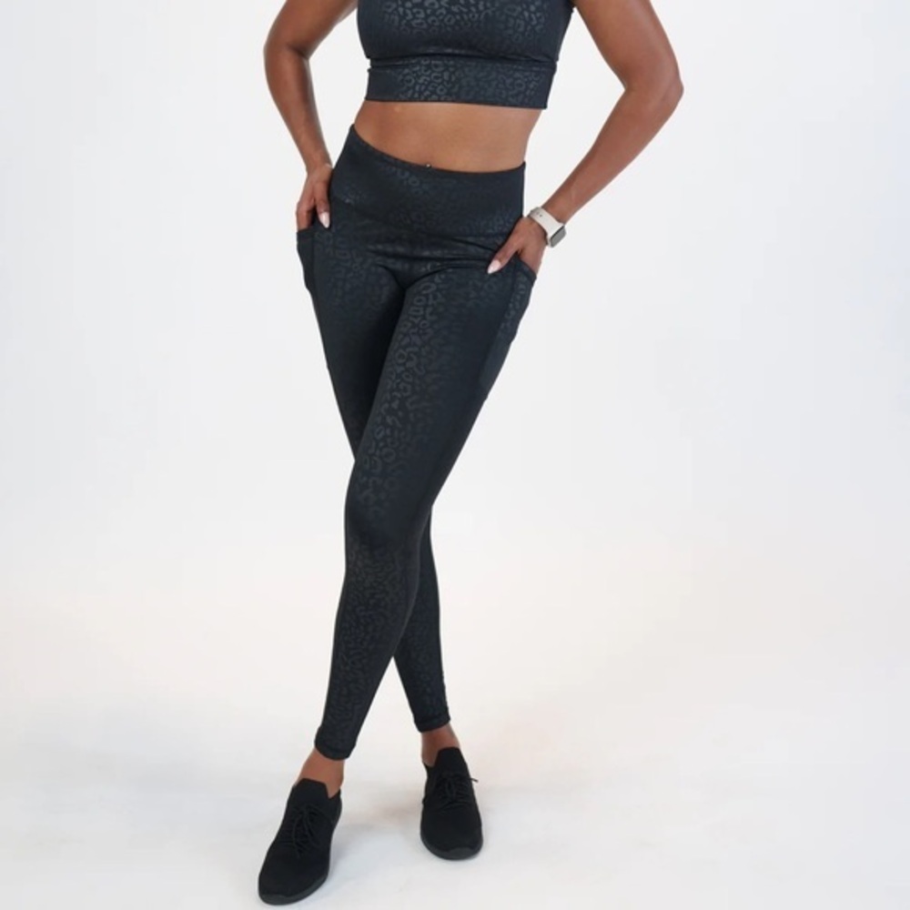 CVG Squat Proof Leopard Leggings in Black Size Small